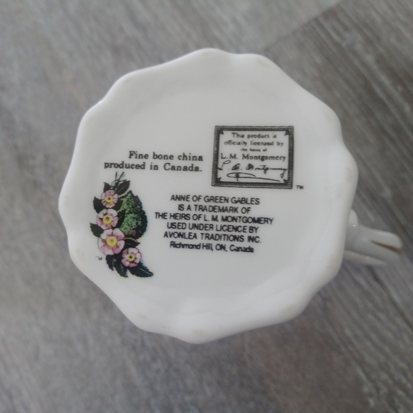 Anne of Green Gables Mug Avonlea Traditions Fine Bone China Gold Rim Handle Mint - Picture 2 of 5